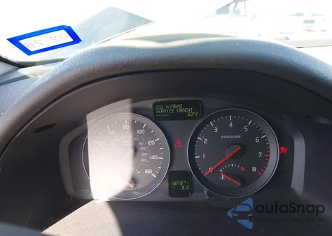 2010 Volvo V50 2.4I z USA, uszkodzony, nr VIN YV1382MW8A2526697